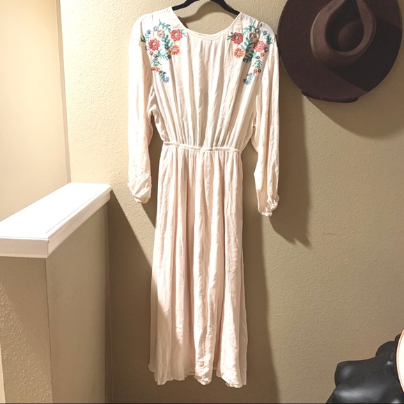 MOON RIVER NEW Embroidered Backless Maxi Dress - Picture 3 of 8